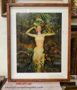 khung tranh gần đây được thay kính vỡ
