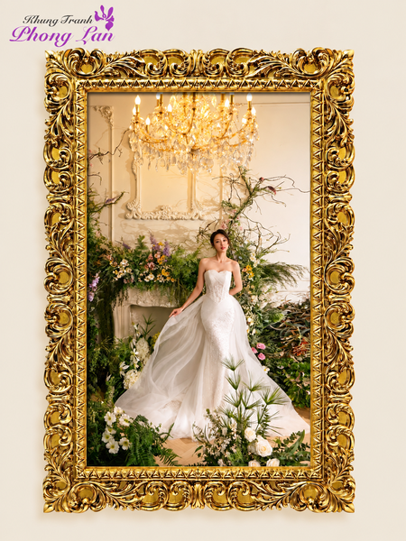 Thiết kế khung ảnh cưới treo tường gallery dọc cầu thang hiện đại